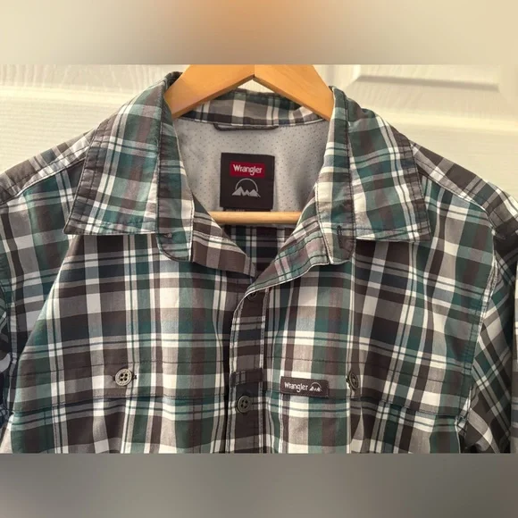 3/$25 NWOT Wrangler Men's Plaid Button Down Shirt - Grey, White and Teal - Picture 3 of 6